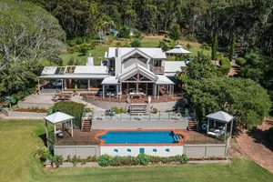 Image of OFF THE GRID-CELEBRITY LUXURY