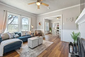 Image of Quaint Cottage downtown Waco close to Magnolia, Baylor uni., Cameron Park Zoo...