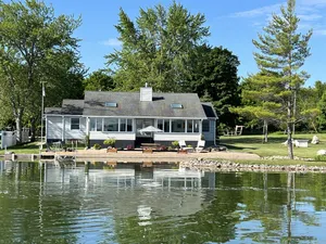 Image of Spectacular Views of Long Lake