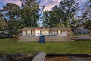 Image of PJinx and Grace Peaceful Lake front 3BR\/2ba