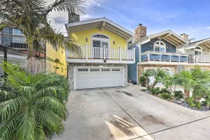Image of Classic Coastal Retreat - Walk to the Beach!