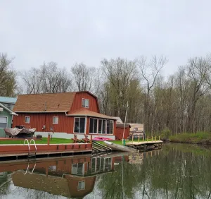 Image of Beautiful wildlife sanctuary on goose creek with kayaks!