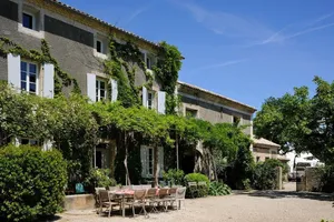 Image of Domaine de l'Odylée, in the heart of the vineyards, ideal for family reunions and seminars.