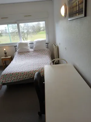 Image of Lovely furnished studio: parking, washing machine, TV, high-speed internet near all amenities.