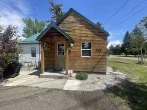 Image of CUTE COTTAGE WITH A GAME ROOM