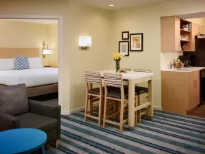 Image of Fulfilling Stay at Schaumburg! Pets Allowed, Outdoor Pool, Free Breakfast!