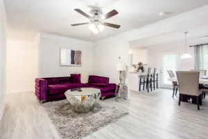 Image of Upscale 3 bedroom townhouse *Free Wifi & Parking*