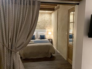 Image of Le Petit Hameau de Chantilly - Chic and Charming Studio in the Heart of Chantilly