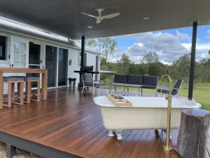 Image of Luxury 100yr old workers cottage close to wineries & wedding venues