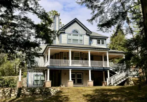 Image of Glenn Drive Suite Spot - 5BDR 4.5BATH - Private, Walk to town