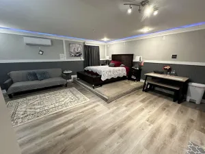 Image of Private guesthouse w\/wash & dryer! Fully equipped! Min from IAH.Hablo español.