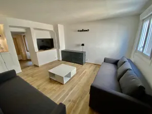 Image of At the foot of Mont Ventoux<br>Village center<br>Fully renovated apartment<br>