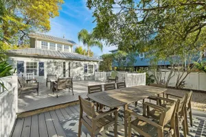 Image of Cute Bungalow, Huge Deck & Fire Pit, Near Kemah Boardwalk