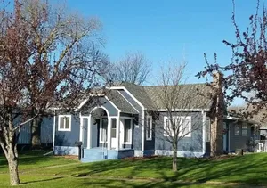 Image of Entire home in a country town!