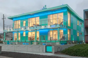 Image of Luxury Beachfront Penthouse near SF (3)