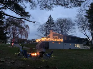 Image of Niantic Bay & Play House