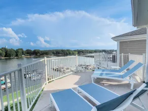 Image of Top Shelf by SoCharm | Luxury Penthouse - Restaurants, Community Pool, Massage, and More!