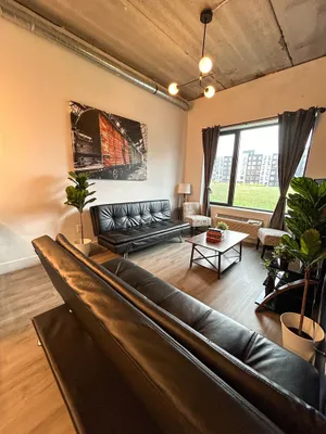 Image of Beautiful 2BR Next to Airport 8299