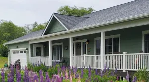 Image of ★ Wild West Coast Getaway ★ Hot Tub ★ game room ★ Starlink ★ creek ★ in town ★