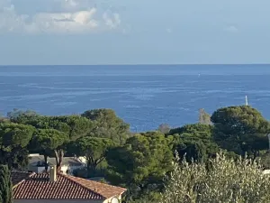 Image of House 150m², 500m from the beach and numerous coves.