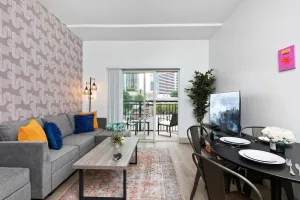 Image of Brand New Luxury Apt, 2 Mins to Stadium, Free Parking, City Views, WiFi