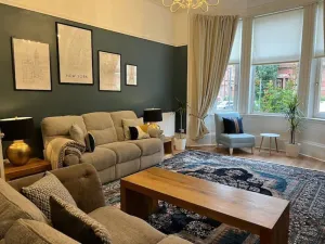 Image of Super Spacious Victorian 3 BR main door flat Shawlands\/Hampden Park near by