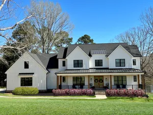 Image of BEAUTIFUL, pet friendly custom home with lake view -- Perfect MASTERS getaway!!