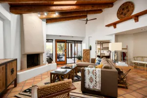 Image of Exclusive Boulder's Retreat near Downtown Cave Creek, hiking, scenic views.