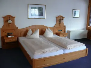 Image of Larger comfortable double room\/multi-bed room\/apartment - Waldhotel Dornröschenshöh