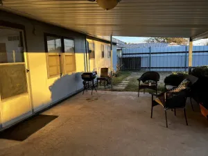 Image of Comfy 3 bedrooms 2 baths House with 5 beds