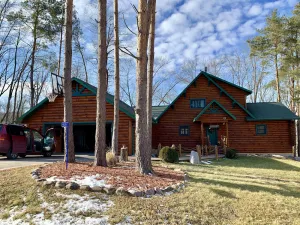 Image of New Listing!Beautiful Log Cabin near Devil`s Lake.