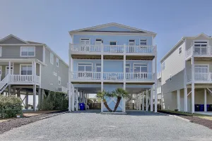Image of OIB Decked Out - Vacation in Style by the Ocean