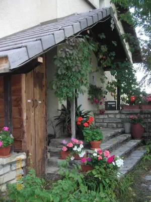 Image of Maison charmante à Saint-Léger-les-Mélèzes avec jardin clôturé