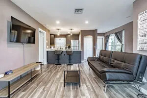 Image of Adorable 1-bedroom home w\/ Full Kitchen & Parking - Sleeps 4