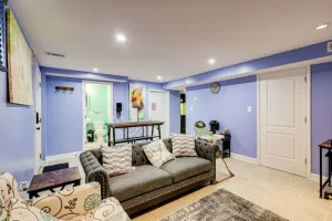 Image of Lovely 2 Bedroom, 2 Bath Unit in West Alexandria.