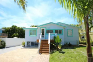 Image of 231 Pearl St.- Island Cottage w Private Pool! Walk to Beach and Times Square!