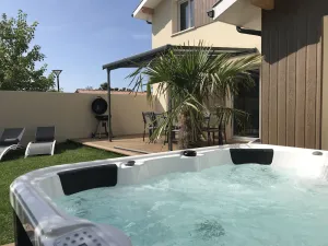 Image of Air-conditioned house with jacuzzi called \"Kauaï\", 4 Bedrooms, 8 People