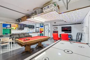 Image of Hot Tub Gameroom Great Location Sparkling Clean