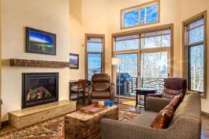 Image of Mountainside condo with laundry & balcony - walk to lift