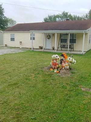 Image of Sleeps 1 to 8<br>Daily or weekly home rental 5 miles from downtown Port Clinton.<br>