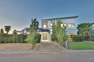 Image of Modern 4 bedroom house with marina mooring, 2km from CBD
