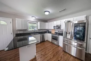 Image of Beautiful Modern Home: Nearby Delights