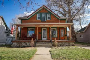 Image of Walk to historic downtown, cozy, pets welcome!