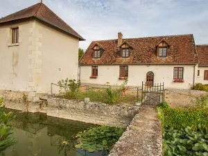Image of 4-bedroom cottage with covered pool and garden near Loire castles