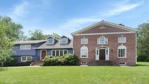 Image of In-Town! Blue House 4 BR w Terrace and Backyard