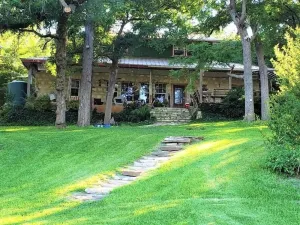 Image of Grand View House on Hamilton Creek