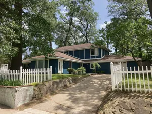 Image of Spacious 4 BR House With Loft.  Short Walk To The Beach!