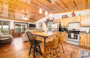 Image of Charming 3 bedroom, 2 bath cabin with Hot Tub and Private Meramec River Access
