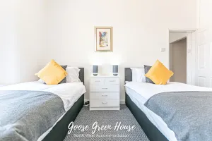 Image of ✔3BR House✔Comfy Bedrooms✔Comfy LivingRoom✔StreetParking✔FreeWIFI