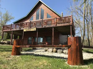 Image of Hana Log Cabin near Devil's Lake